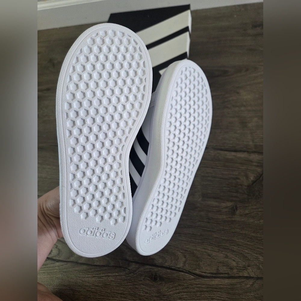 Adidas Kids Unisex Grand Court Sneakers - White and Black Size 2 NEW - Picture 6 of 9